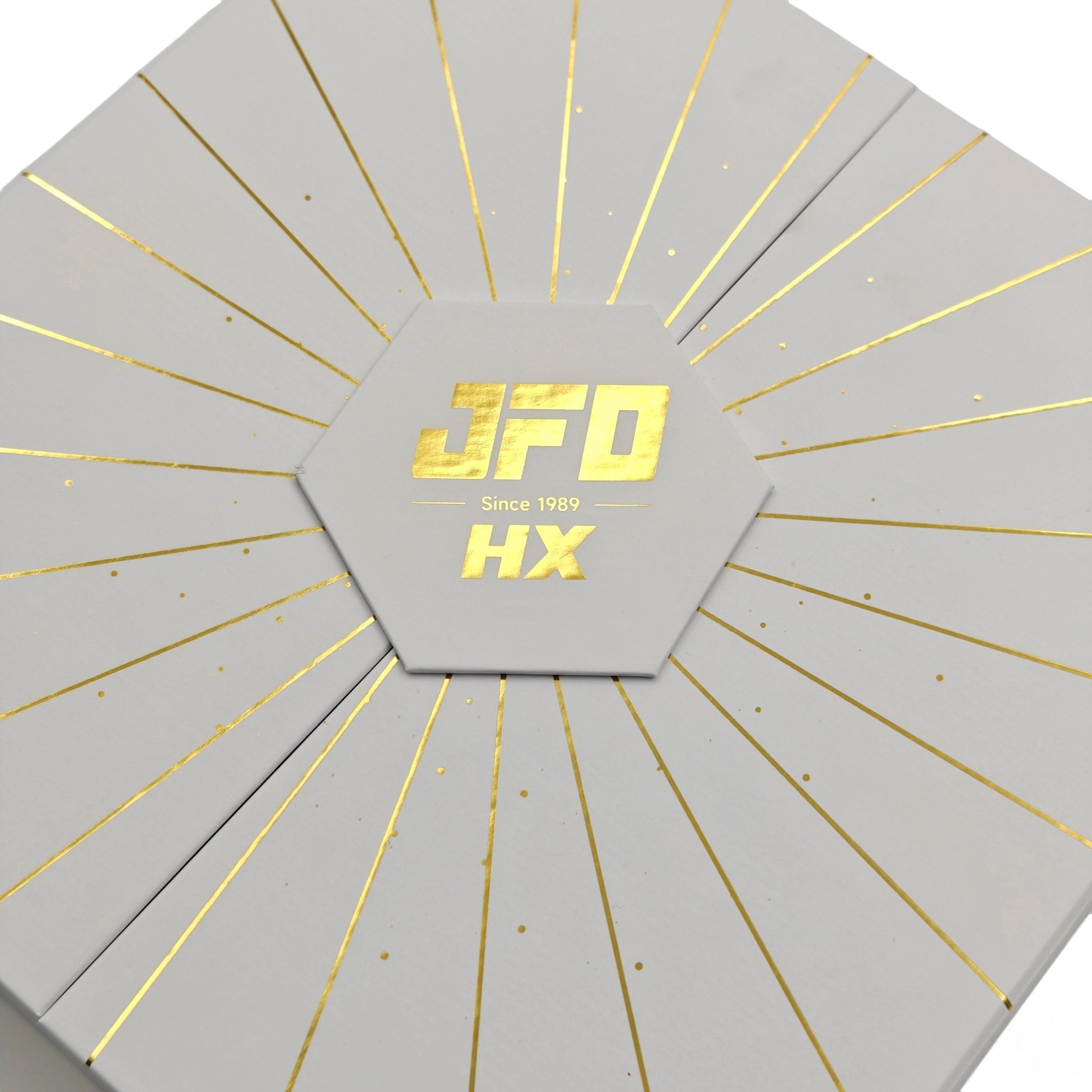 Paper magnetic closure box showing brand-ready rigid packaging construction